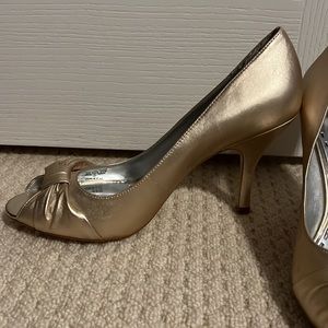 GIANNI BINI VINTAGE GOLD HEELS